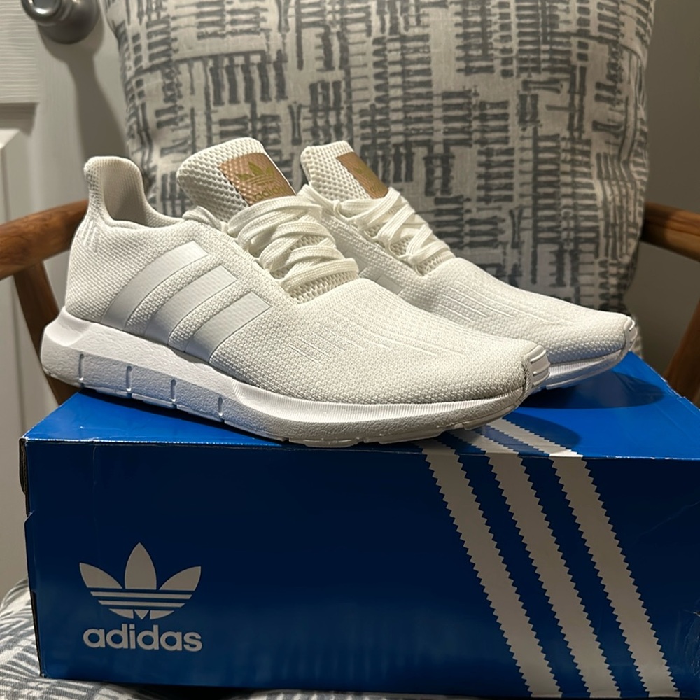Adidas white swift run white